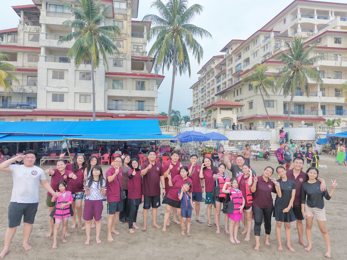 Liburan bareng Born To Win Community