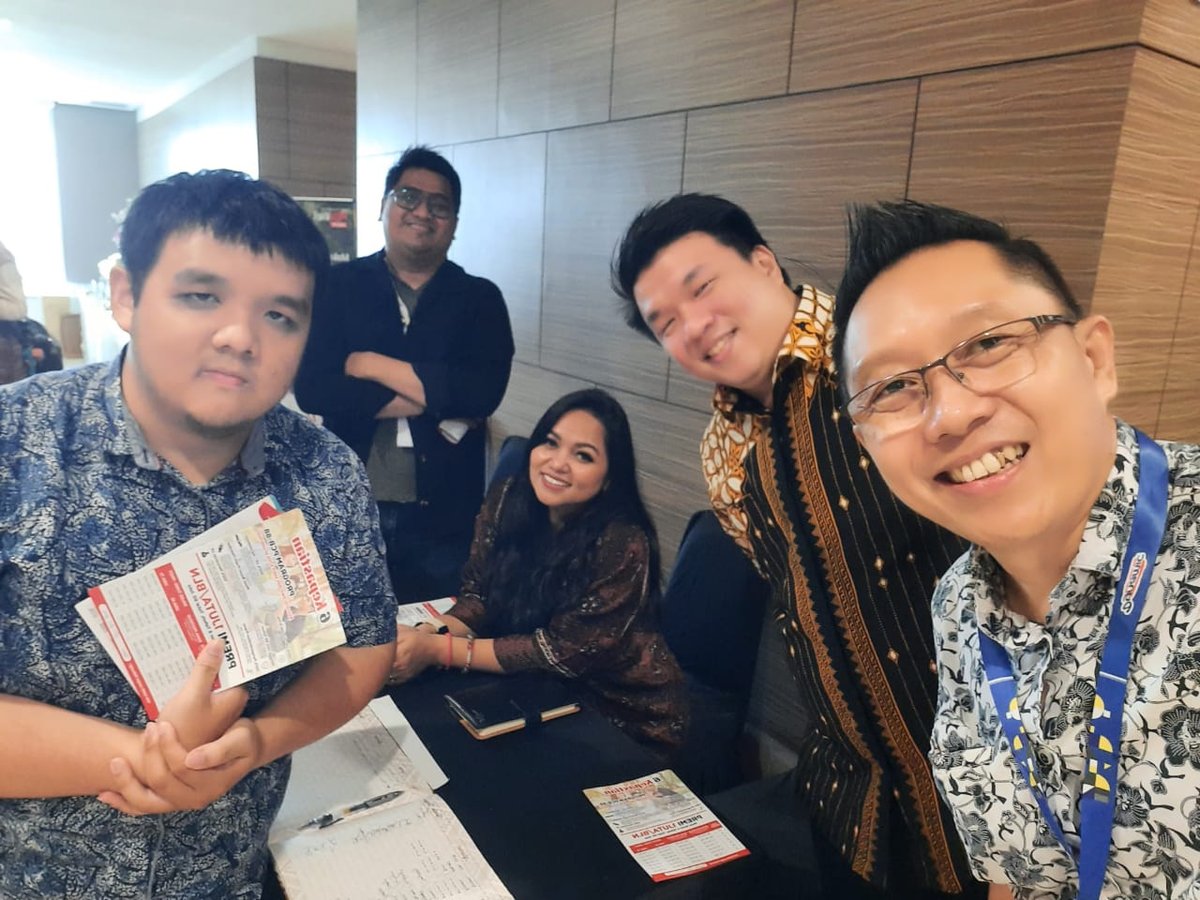 Buka booth di rumah sakit Born To Win Community