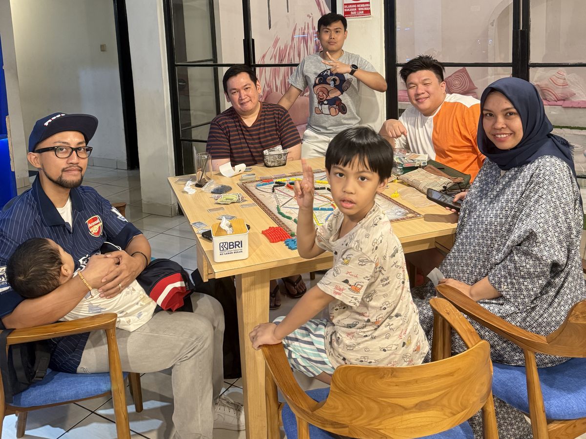 Family time anggota Born To Win