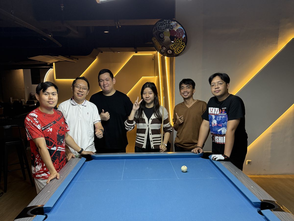 Main biliar bareng Born To Win Community